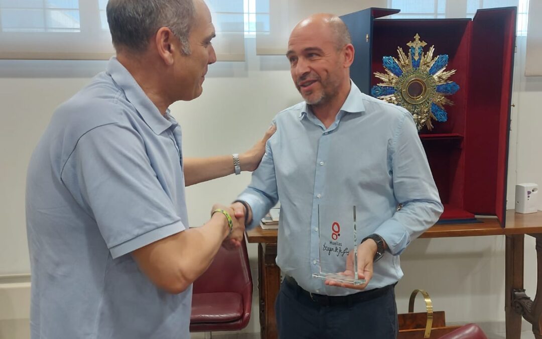 Huellas de Teresa visita los talleres de arte Granda para impulsar nuevas líneas de colaboración cultural
